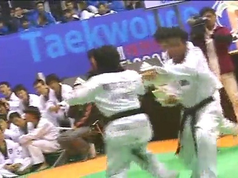 taekwondo compétition casse planches technique femmes