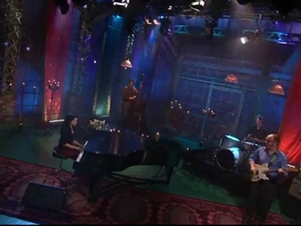 Norah Jones - Come Away With Me (LIVE)