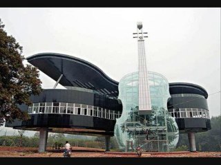 Composition piano, guitare et chant.