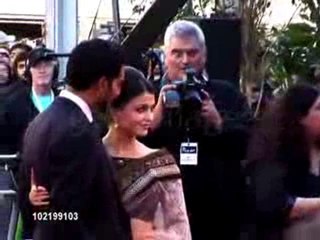 Sweet Moment between Aishwarya and Abhishek-2010