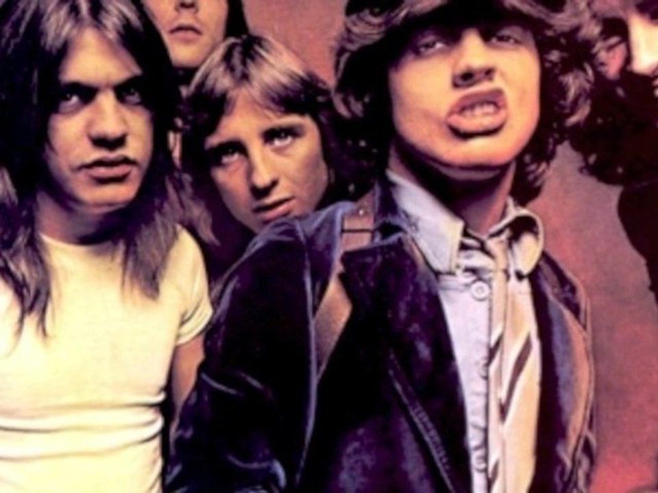 A la Manière d'AC/DC