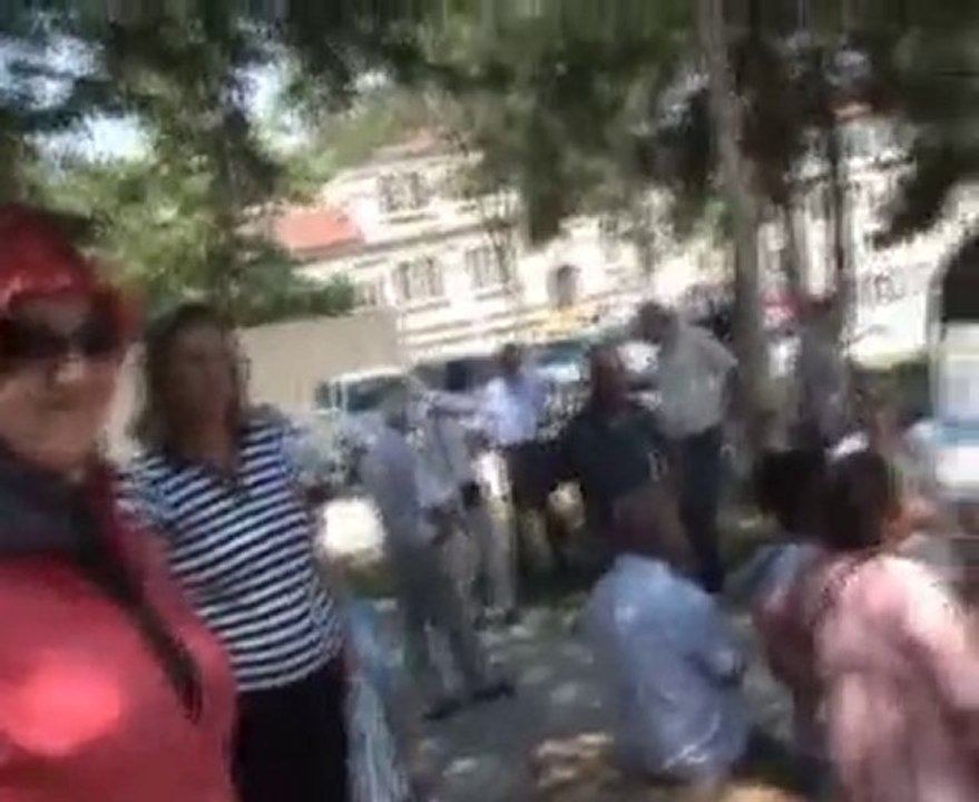 Atatürk Büstüne çelenk koyma,İstiklal marşı ve andımız