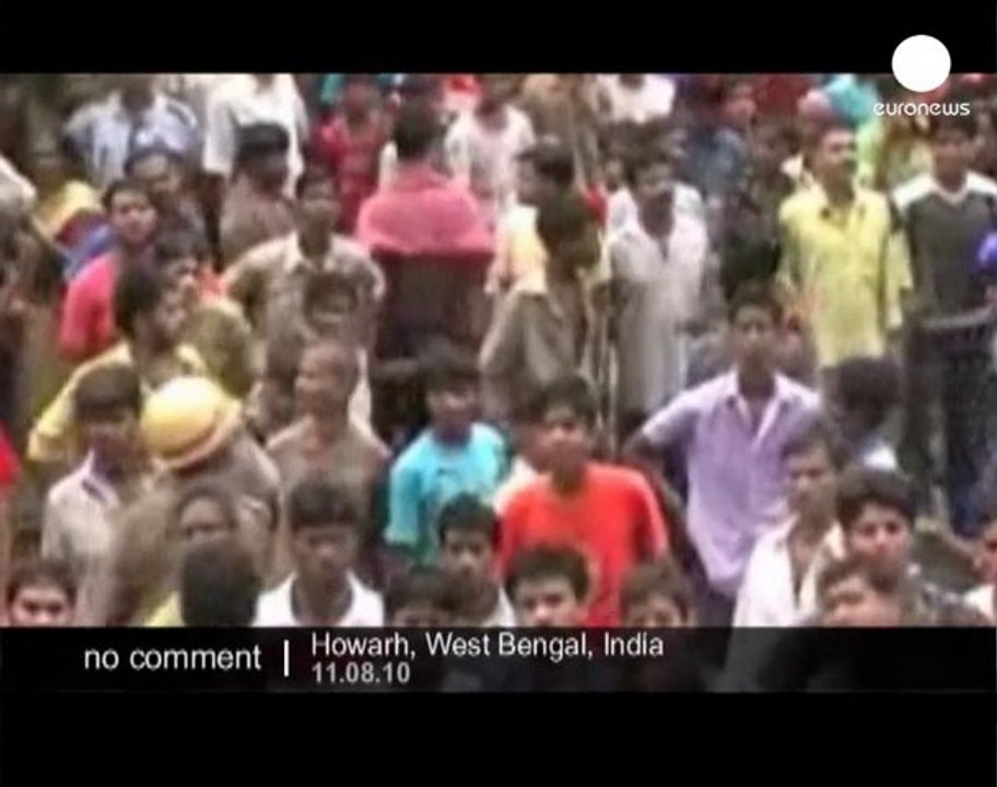 Massive fire engulfs a plastic factory in India - no comment