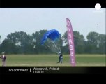 104 skydivers fail in first attempts at... - no comment