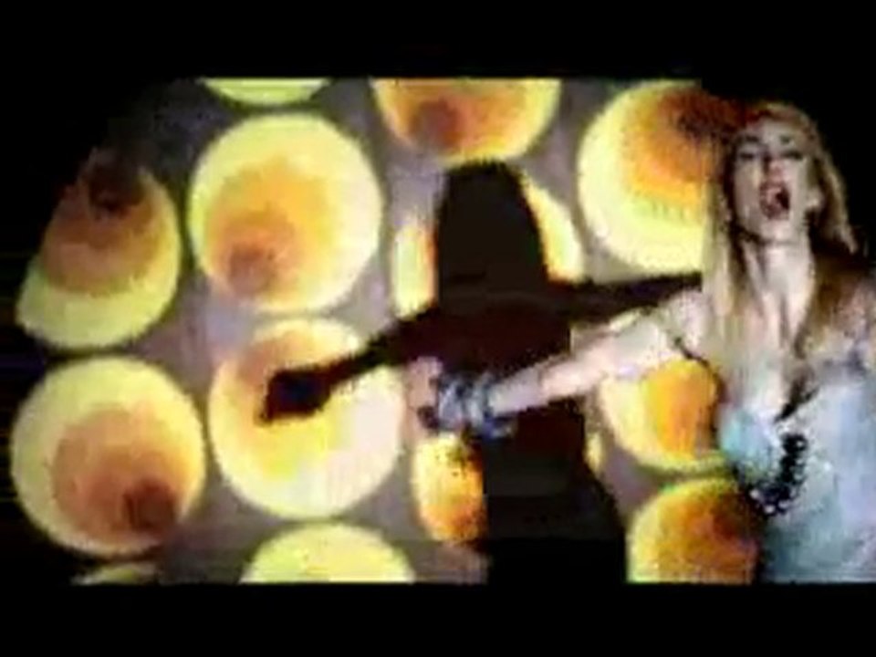 HANDE YENER - BODRUM 2010