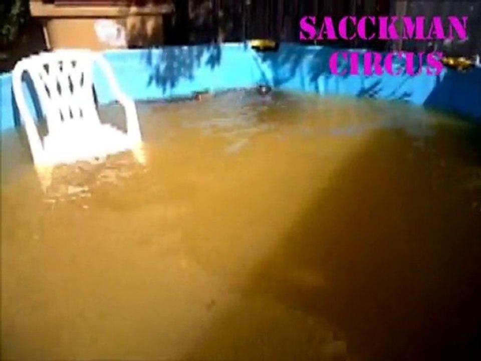 un plouf dans la nouvelle piscine