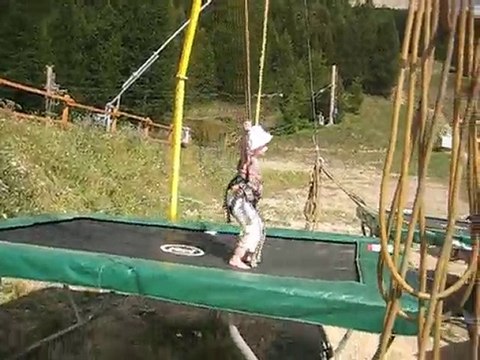 Trampoline à élastiques