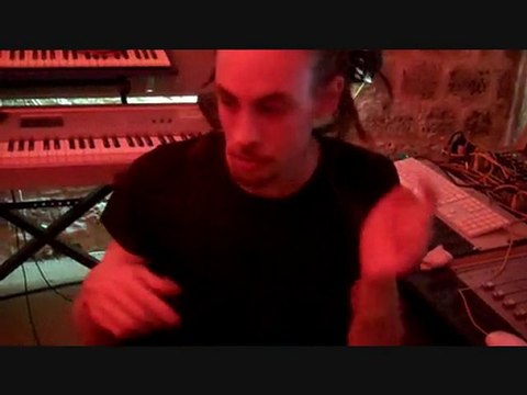 Oxmo Puccino débat sur le mixe des congas avec Henri B-F