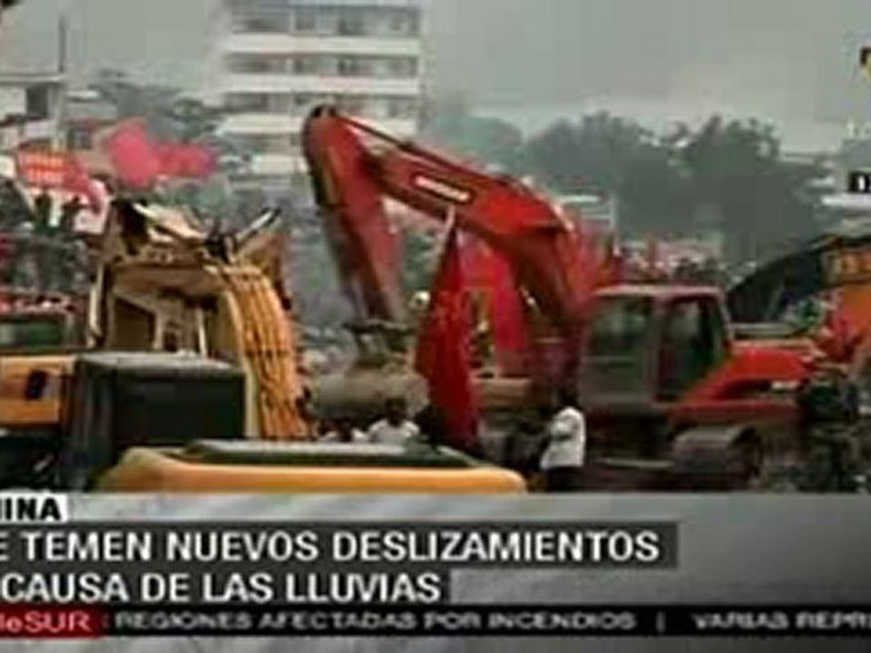 China: Socorristas intentan rescatar a 630 desaparecidos tra