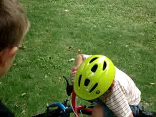 clément fait du vélo