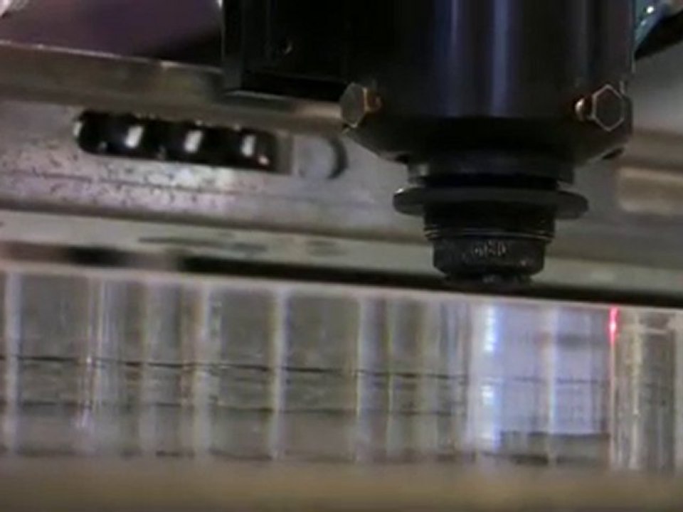 Acryl schneiden mit Trotec Laser