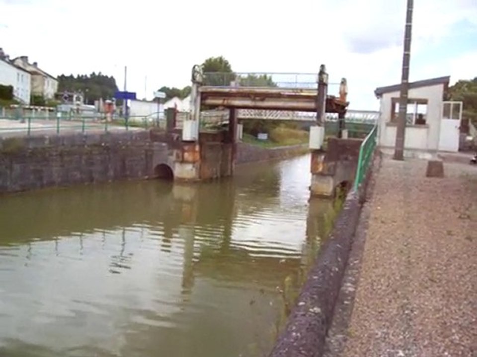 LUZY SUR MARNE LE PONT LEVANT