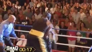 Shaquille O'Neal Workin Sugar Shane Mosley in the Ring