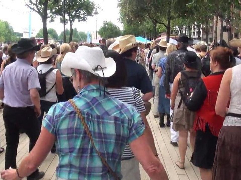 Paris plage 2010 danses country au bassin de la Villette 1/3