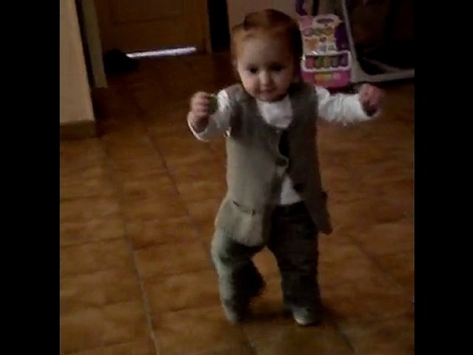 Agathe marche quasiment !