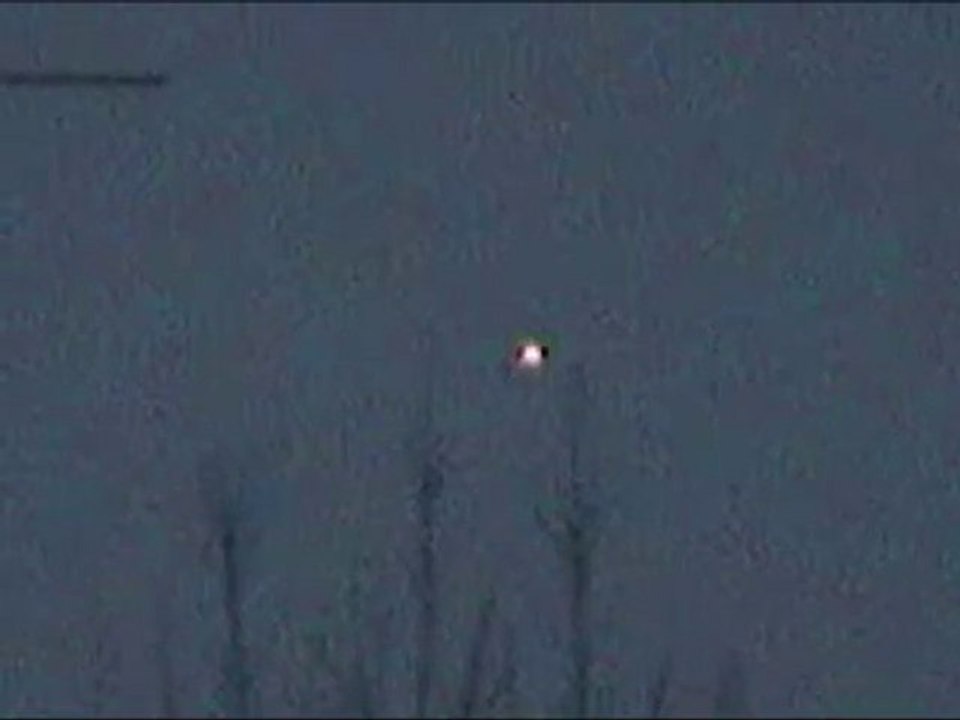 UFO slowly flying over Toronto Canada 7 August 2010