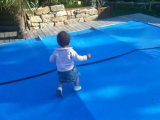 Lilou Trampoline  chez Pascale et Alain