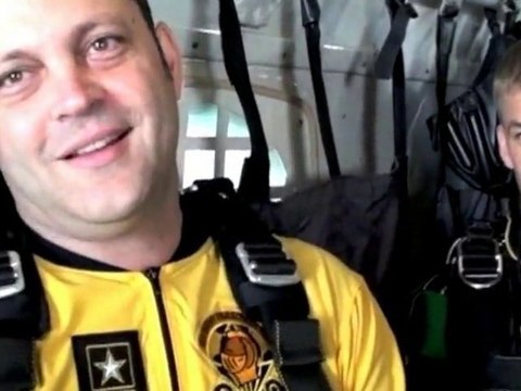 SNTV - Exklusiv: Fallschirmspringer Vince