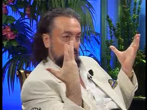 Müslümanların zenginliği neşesi gücü münafıkları kızdırır.