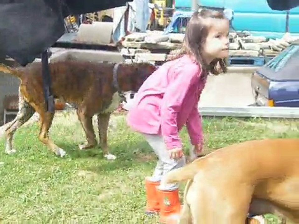 La tétée... et Tara la cochonne !