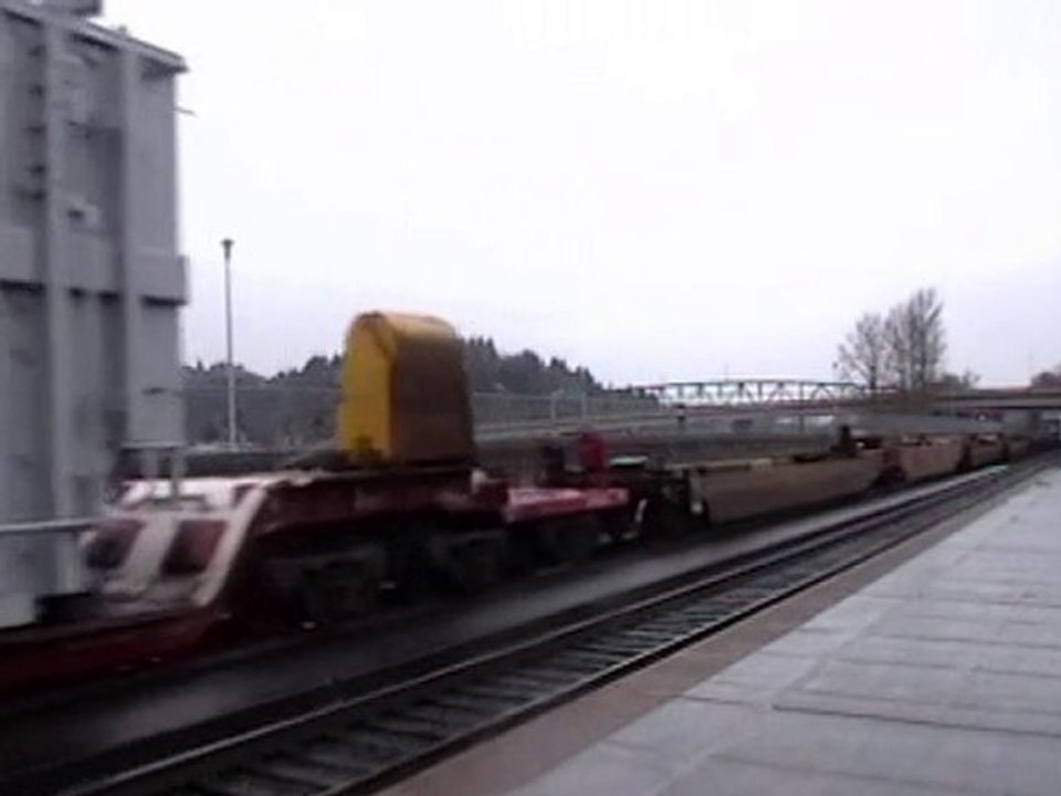 A UP CW4460AC Leads a Short High & Wide!!