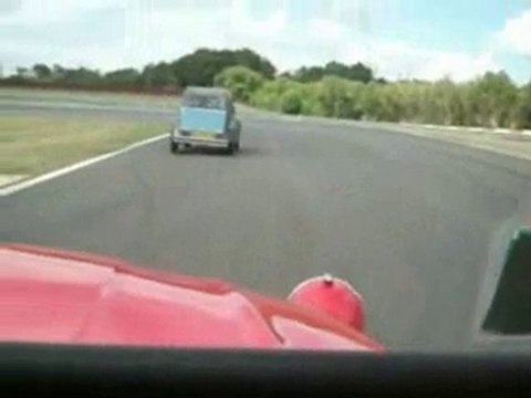 2cv contre 2cv Nogaro WE Ducati 2010 (by Jérémy)