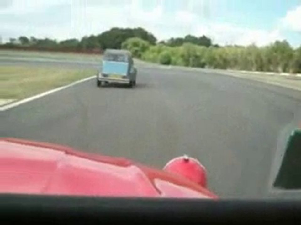 2cv contre 2cv Nogaro WE Ducati 2010 (by Jérémy)
