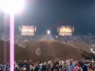 Motocross: pilota sulla folla