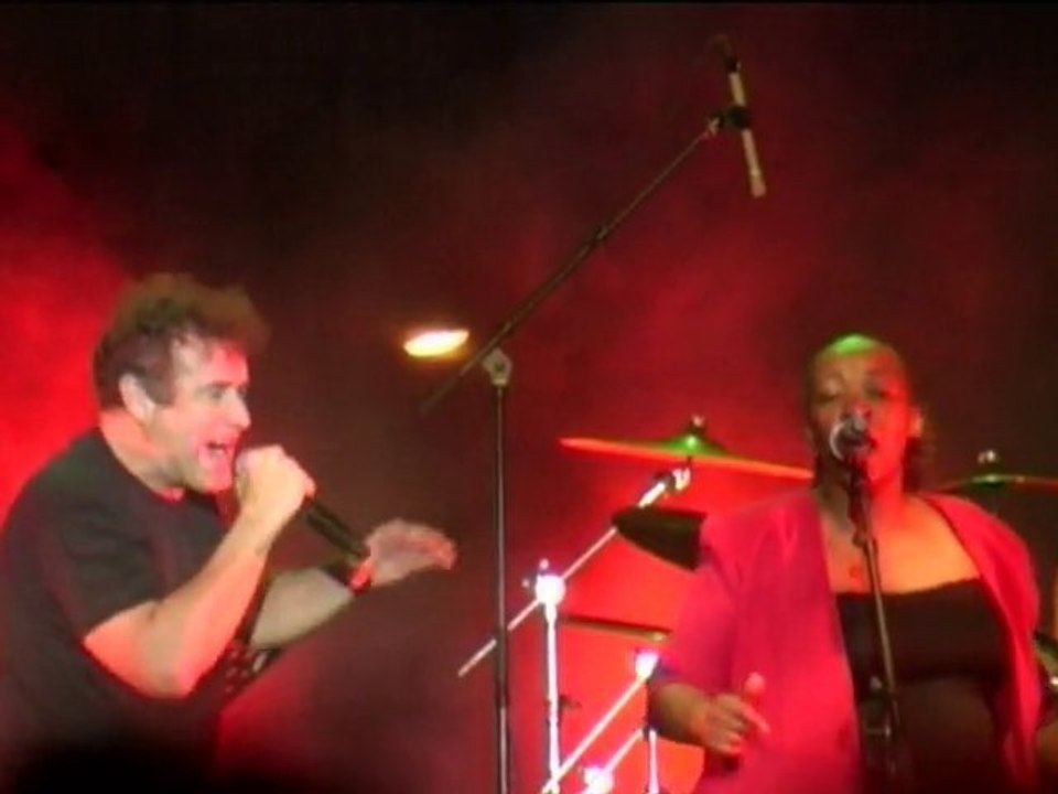 03. Jonghosi- Johnny Clegg - Béziers 2010 - Haute Qualité.