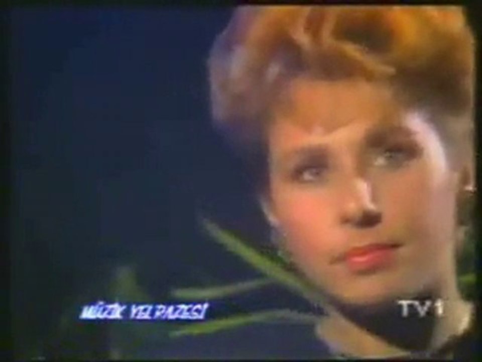 Nilüfer - Seni Beklerim Öptüğüm Yerde