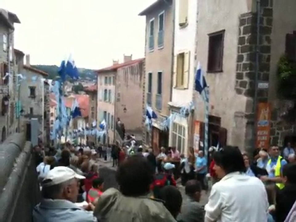 montee procession puy en velay