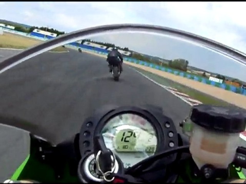 rsv4  vs  zx10r  08 magny-cours 2010