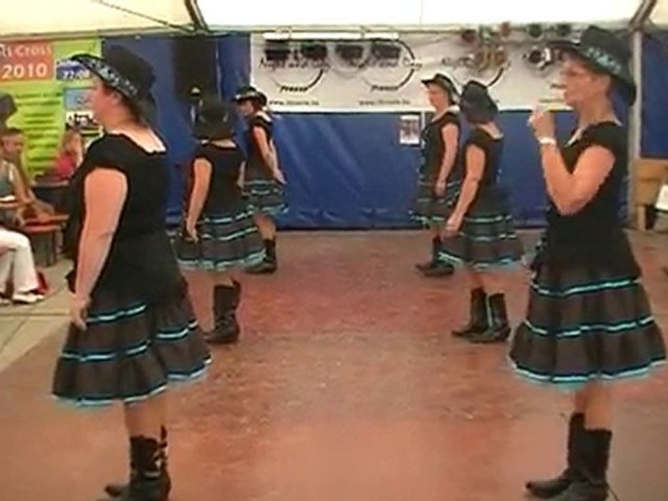 Demo de COUNTRY a WAYAUX par les JUMPER CITY DANCERS