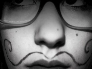 Dessine-moi une moustache