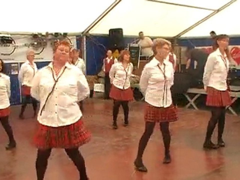 Demo a WAYAUX par les JUMPER CITY DANCERS