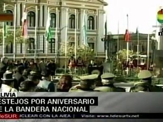 Conmemora Bolivia 185 años de izamiento de bandera