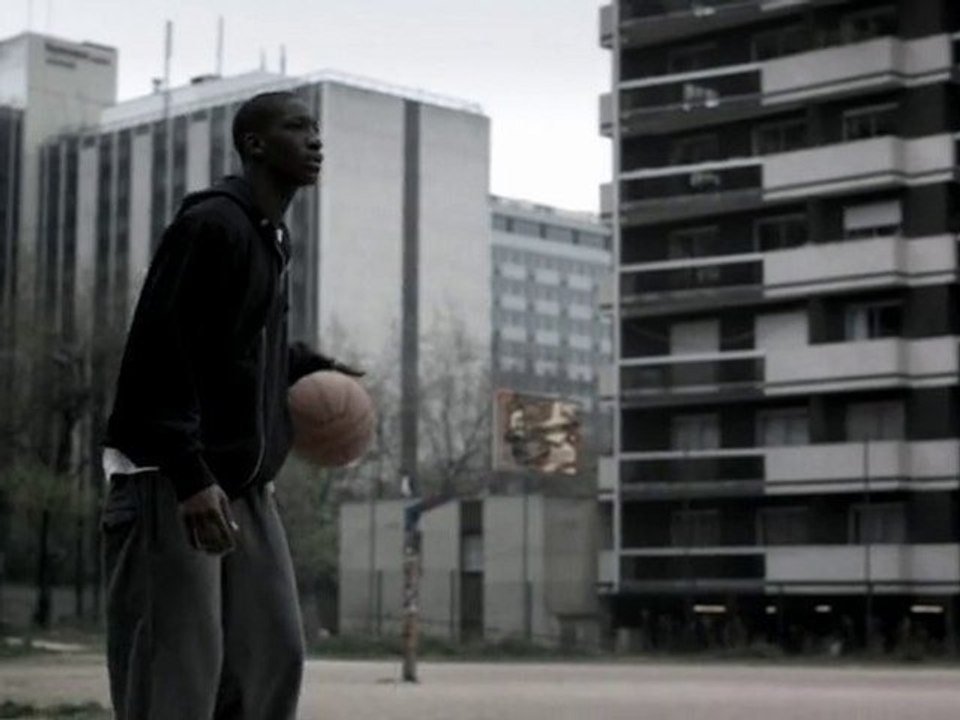 Pub Nike "Ordinary People" w/ Tidiani Sokoba