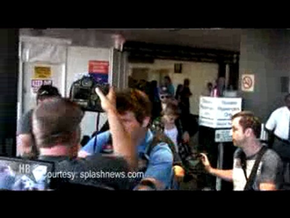 Kristen Stewart "FCUK U Paparazzi"