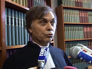 French Gypsies fight for rights in Bordeaux court