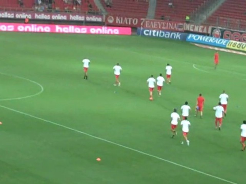 Το ζέσταμα των παικτών του Ολυμπιακού -  RedPlanet.gr