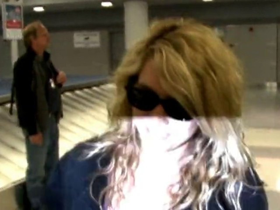 SNTV - Kesha looks purr-fect in NYC