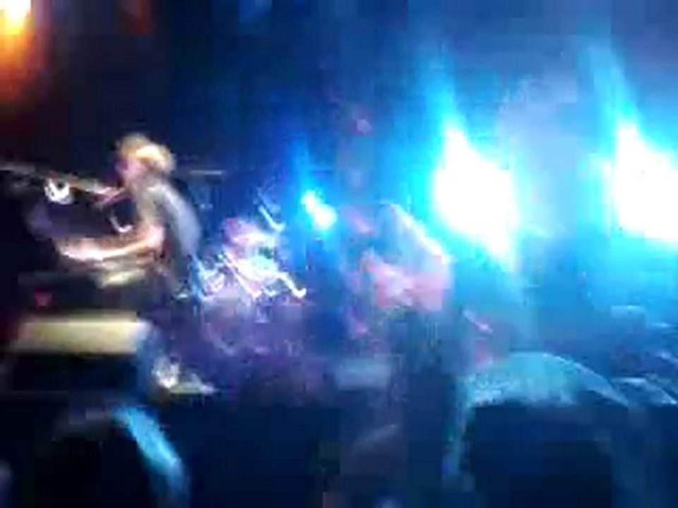 10 DRUNK GIRL (CLIP 1)