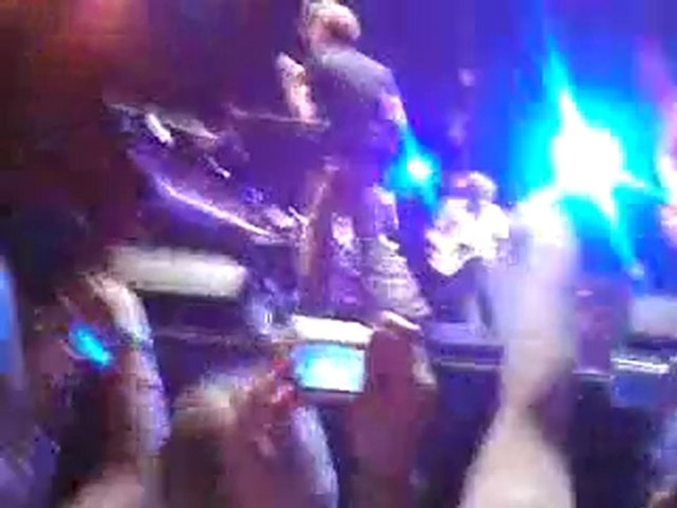 11 DRUNK GIRL (CLIP 2)