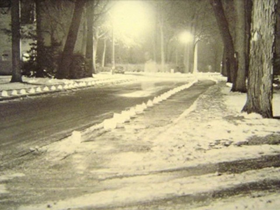 Creepy Ghost Photo Fort Sheridan & get me back to Chicago!