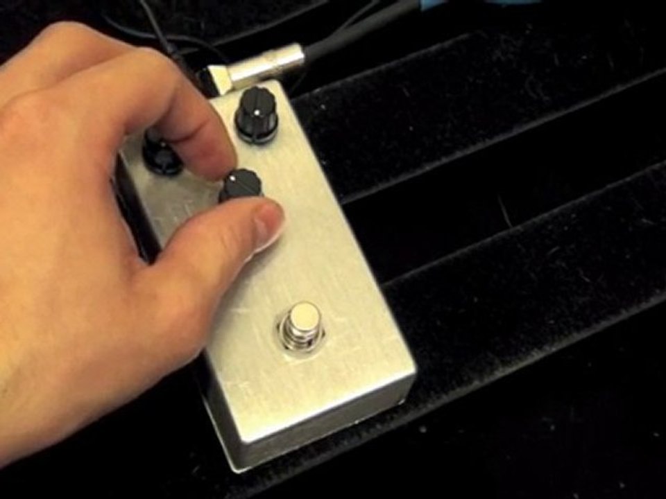 B.Y.O.C Guitar Tremolo Pedal Gear Review BYOC