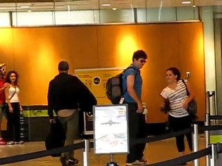 Robert Pattinson et Kristen Stewart aéroport [chute]