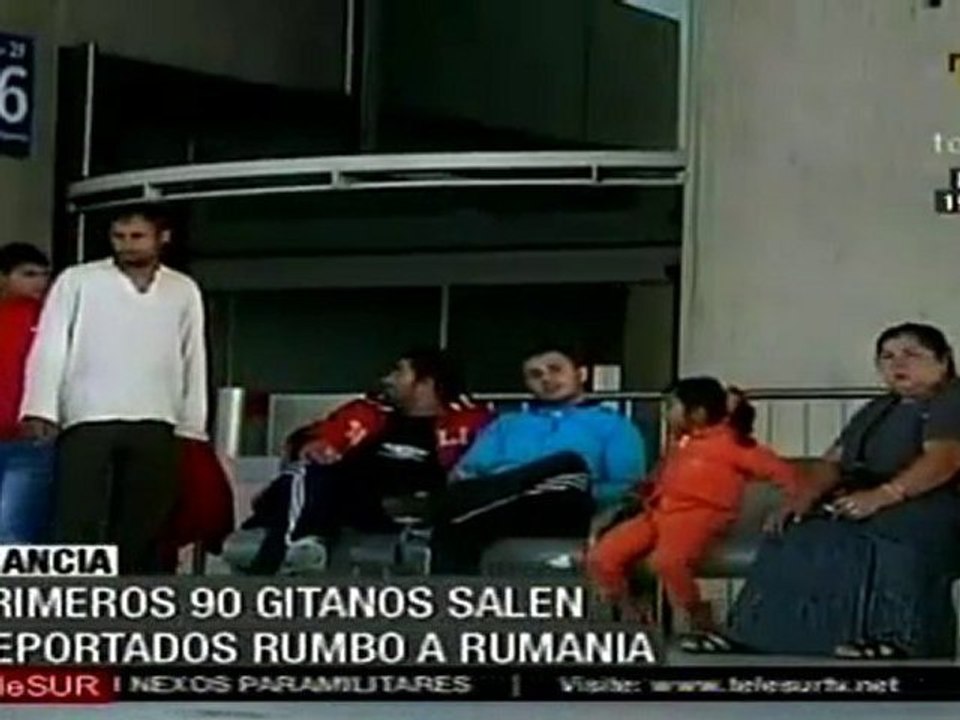 Francia deporta primer grupo de gitanos a Rumania y Bulgaria