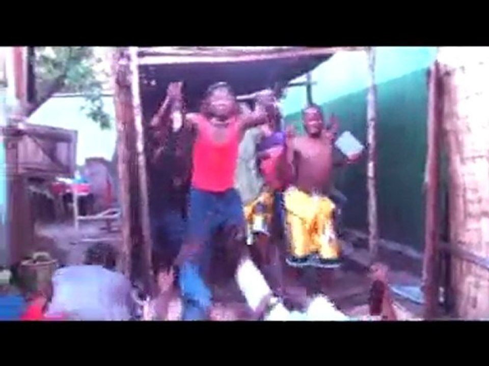 DOLAN'I VALY - aza misy mimboaka antany