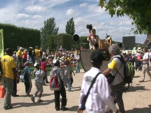 40.000 oubliés des vacances sur le Champs-de-Mars