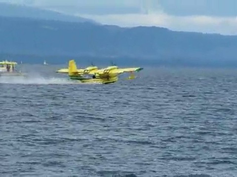 Décollage de l'hydravion amphibie UC-1 Twinbee